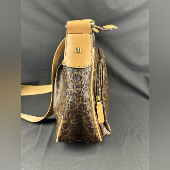Calvin Klein Monogram Crossbody Purse RN 54163 CA 57151 - Good Condition - Picture 2 of 16